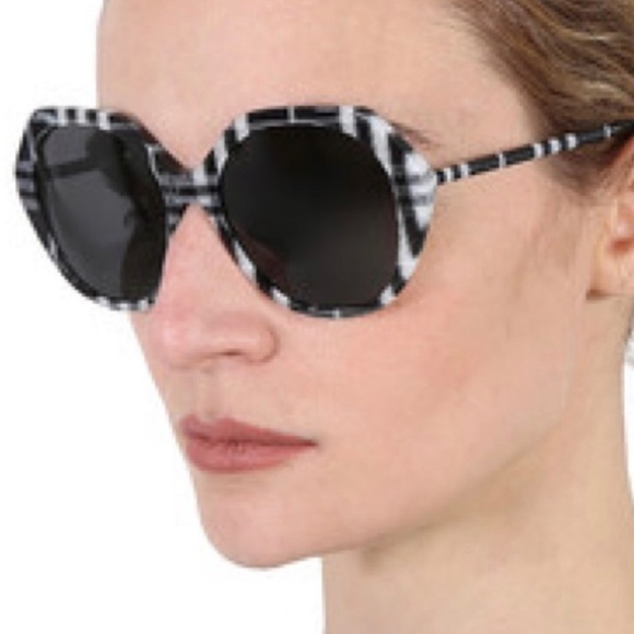 BURBERRY OVERSIZED BLACK AND WHITE CHECK PATTERN SUNGLASSES - Picture 5 of 16